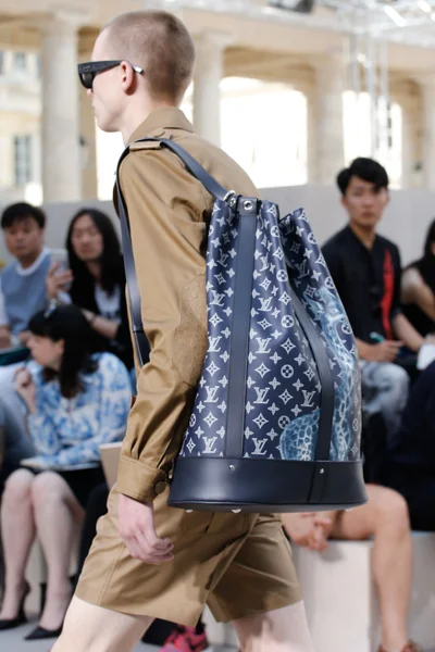 Look 70